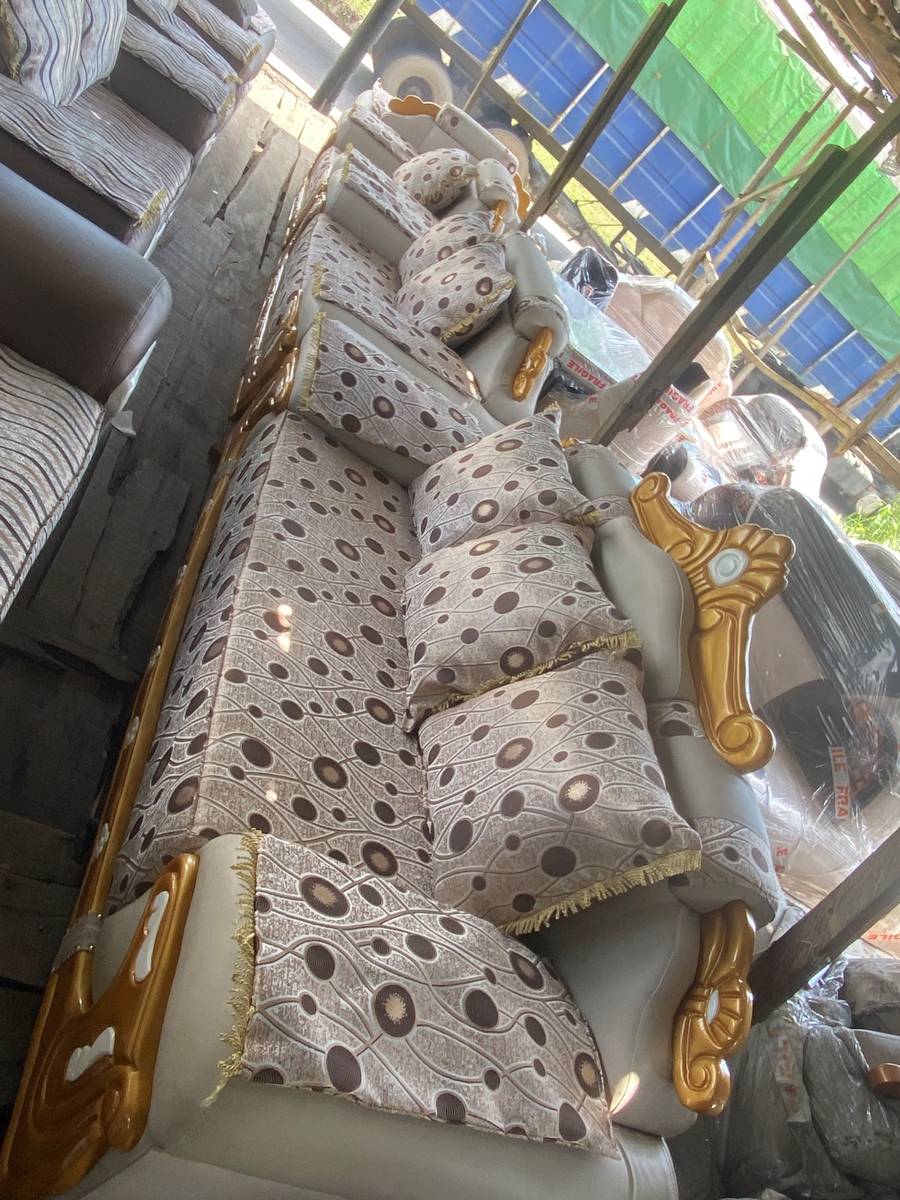 Royal set by 7 sitters