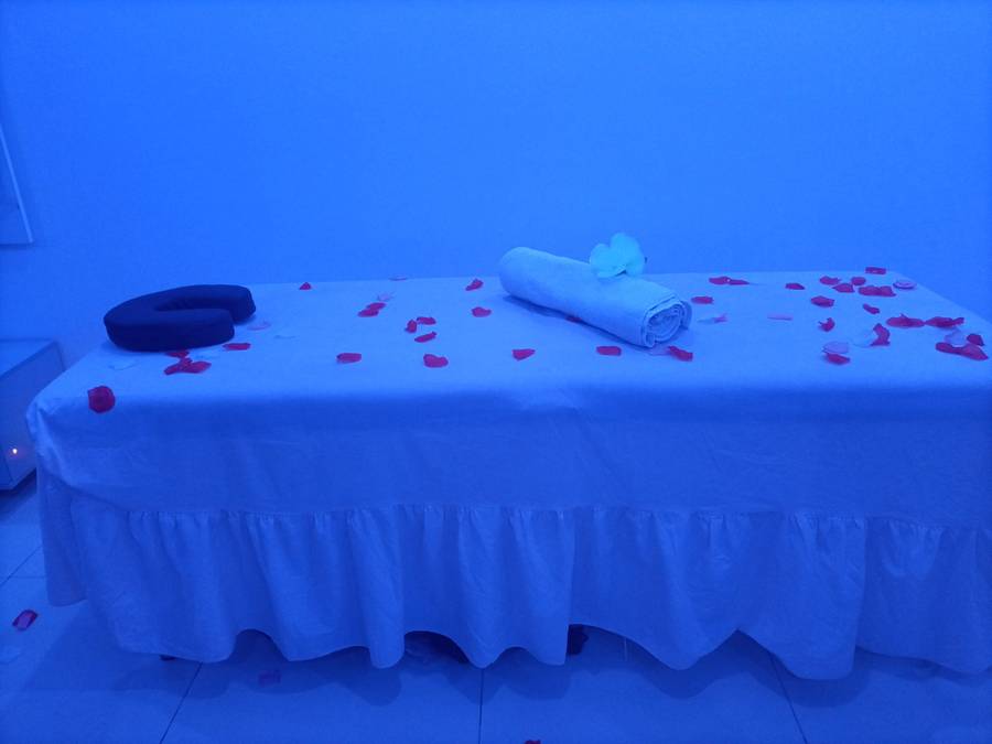 Aromatherapy Therapeutic Massage