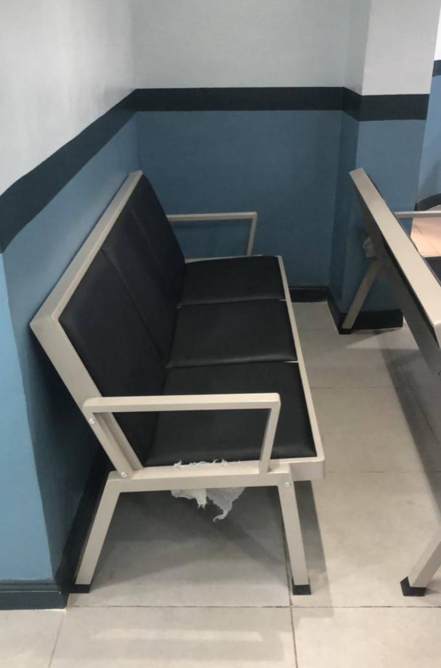 INTERNATIONAL AIRPORT CHAIR