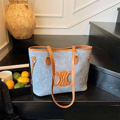 Stylish tote bag
