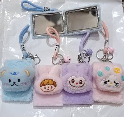 Mirror With Key Holder