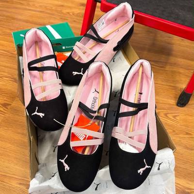 Flat ballet shoe