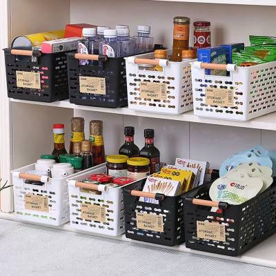 Veggie basket with wooden handle