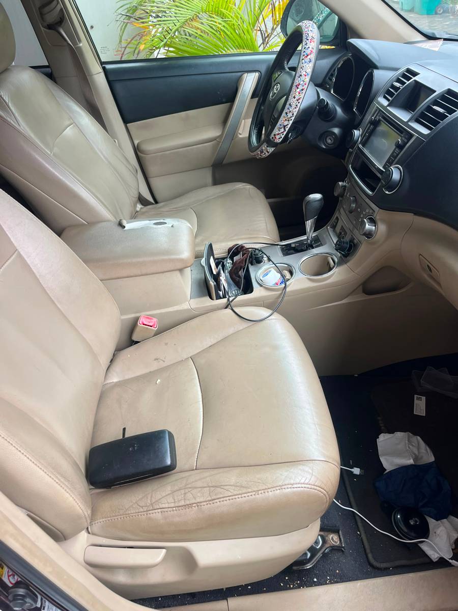 Toyota Highlander, 2013. Nigeria used.