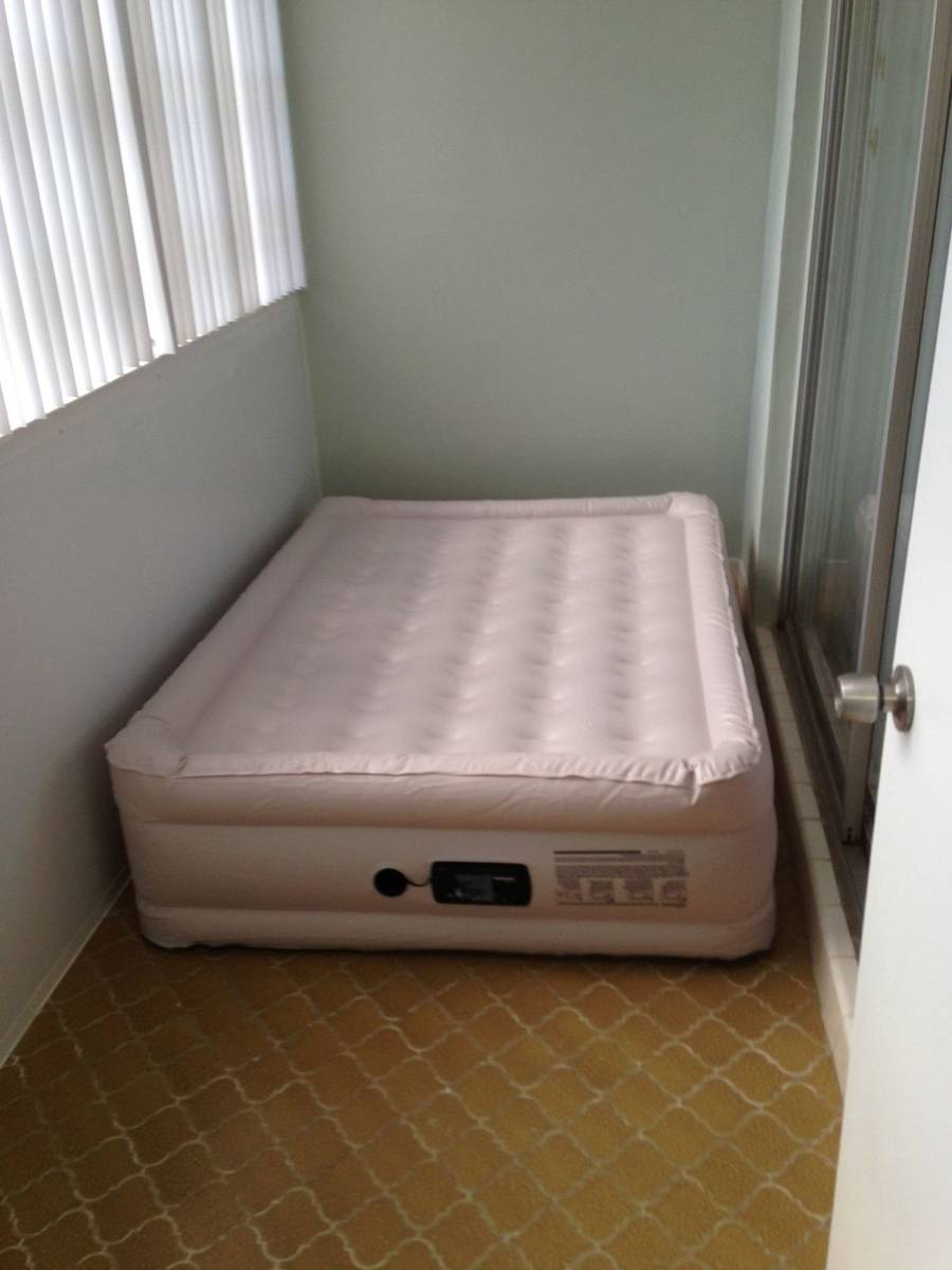 Rechargeable inflatable twin size bed
