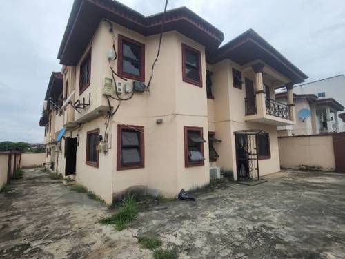 Work by Bidemi property agent