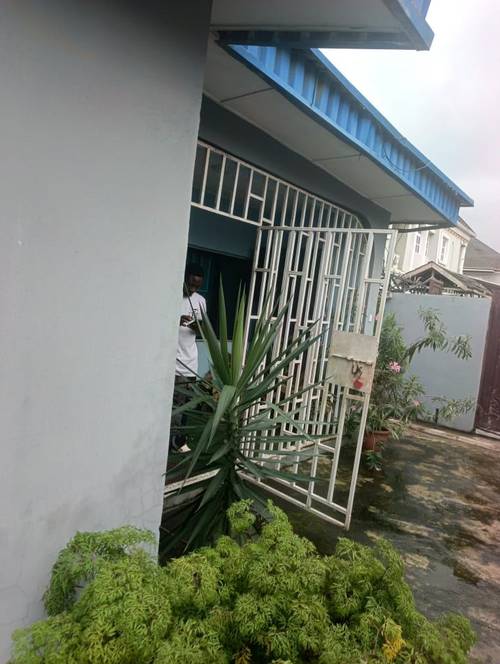 Work by Bidemi property agent