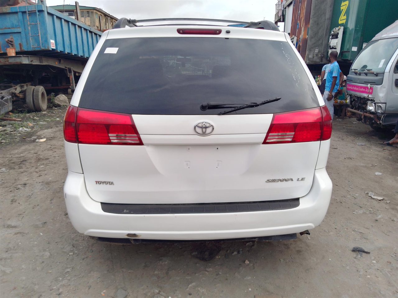 TOYOTA SIENNA LE