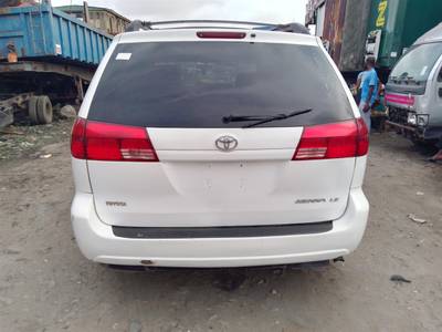 TOYOTA SIENNA LE