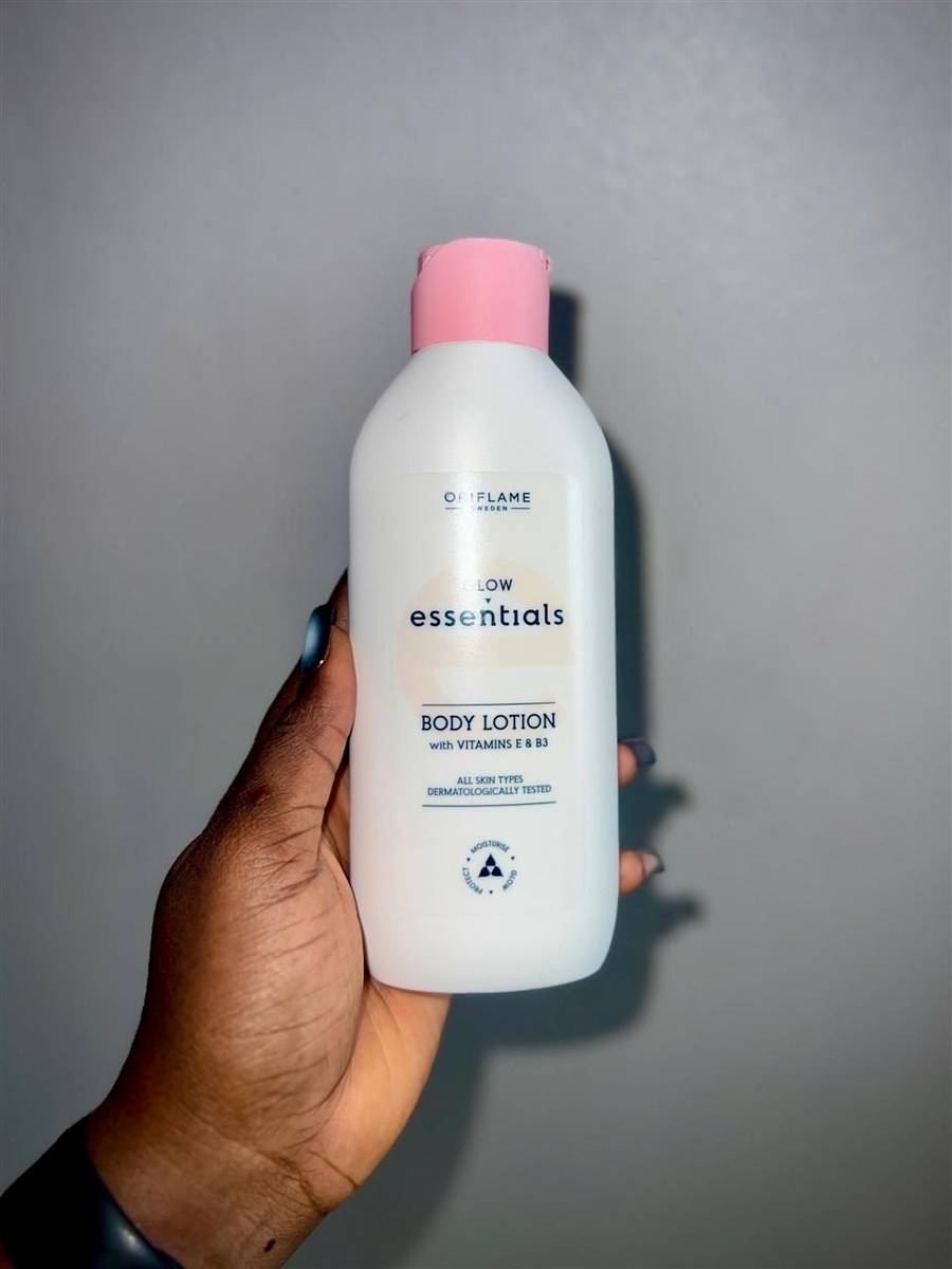 GlowEssentialcream,face cream and scrub